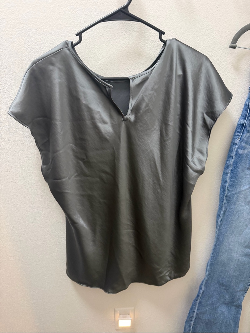 Express Black Top - Picture 3 of 3